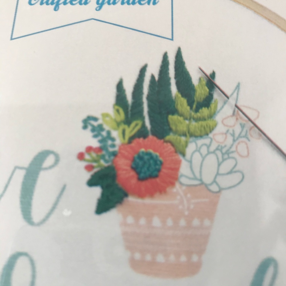 Live Simply Embroidery Kit - Picture 2 of 5